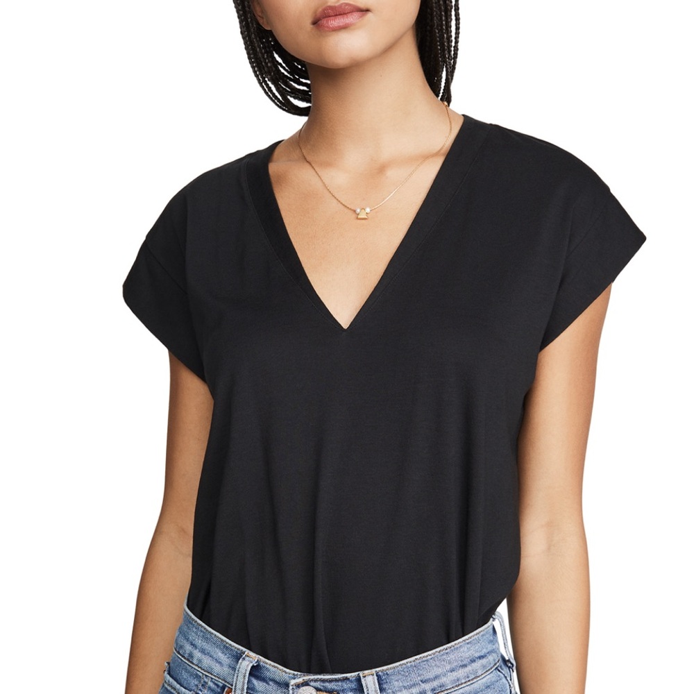 NWT women’s Frame brand “Le mid rise v” shirt in black, size XS